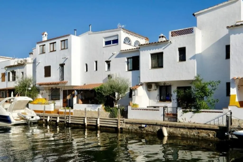 House On A Canal With A Mooring Of 7,5 M Empuriabrava