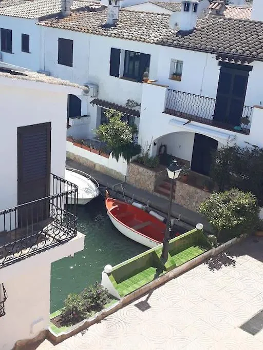 House On A Canal With A Mooring Of 7,5 M Empuriabrava