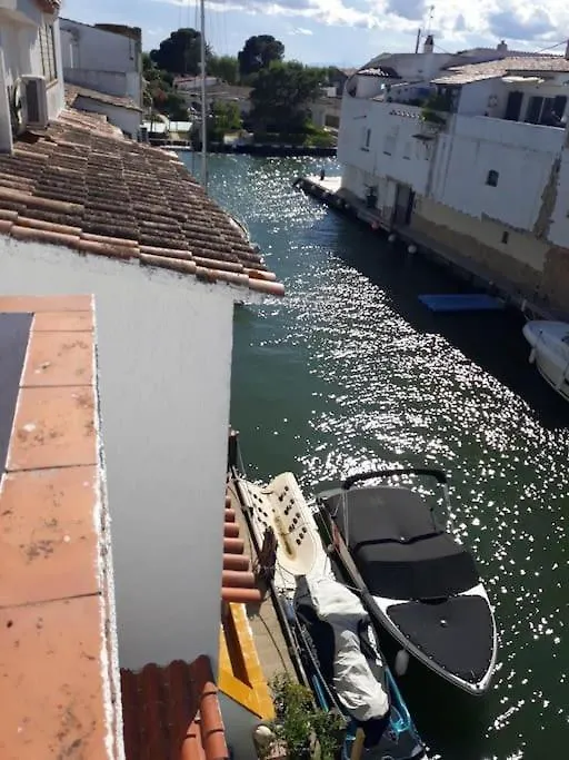 House On A Canal With A Mooring Of 7,5 M Empuriabrava Holiday home