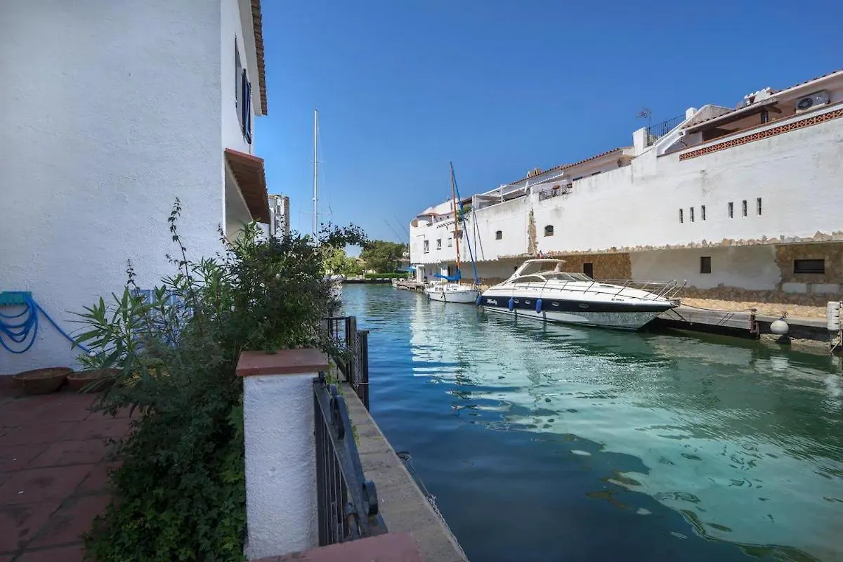 House On A Canal With A Mooring Of 7,5 M Empuriabrava Spain